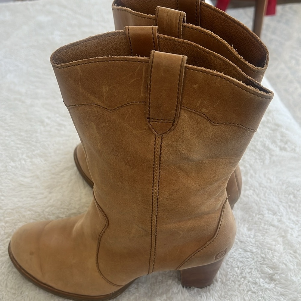 BORN Sz 9.5 Tan Leather Western Heeled Mid Calf Pull-On Boots